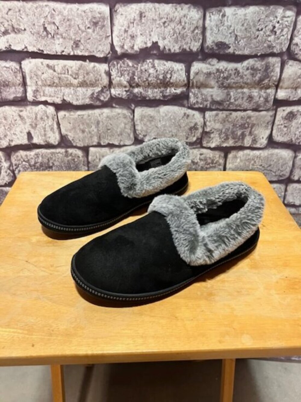 Skechers Black & Gray Faux Fur House Shoes Size 8